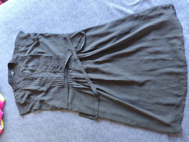 Vestido KIABI gasa negro/verde