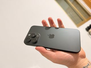 iPhone 15 Pro Max Negro - Pantalla dañada