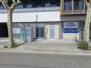 Local comercial en alquiler en Casagemes - Canyadó en Badalona