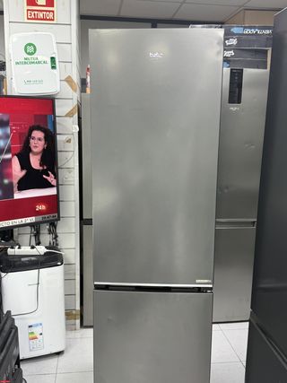 Nevera Beko nueva con tara
