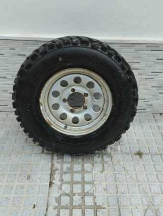 Rueda 4x4 usada hay 3 iwales 50€ cada una