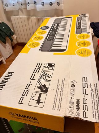 Yamaha PSR-F52 + soporte