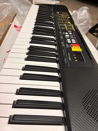 Yamaha PSR-F52 + soporte