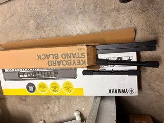 Yamaha PSR-F52 + soporte