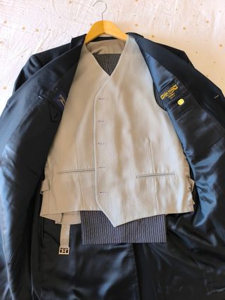 Traje novio levita negro - Boda