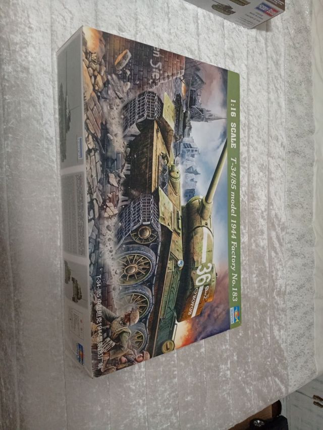 Maqueta Tanque T-34/85 Trumpeter 1/16