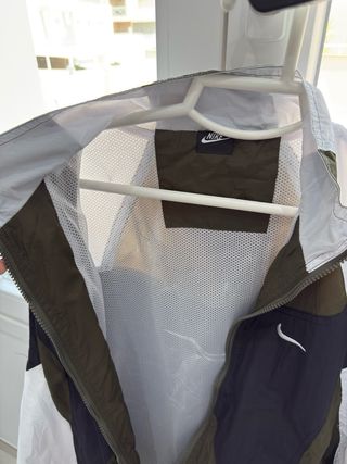 CHAQUETA NIKE CORTAVIENTOS VERDE OLVIA