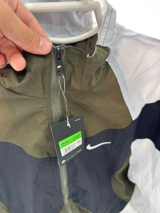 CHAQUETA NIKE CORTAVIENTOS VERDE OLVIA
