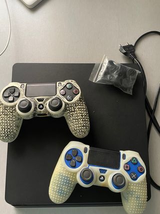 ps4 Slim + 2 mandos con funda