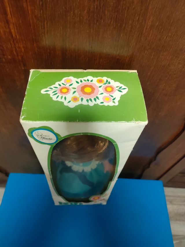 LESLY HERMANA DE NANCY NUEVA EN CAJA PELIRROJA