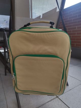 Bolso beige portadocumentos,libros u ordenador.