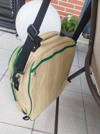 Bolso beige portadocumentos,libros u ordenador.