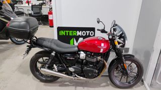 Triumph Street Twin 900 roja