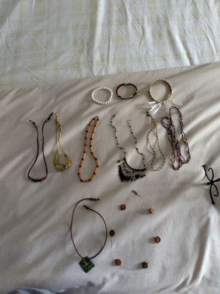 Collares y pulseras