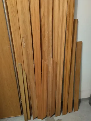 Puerta madera maciza.