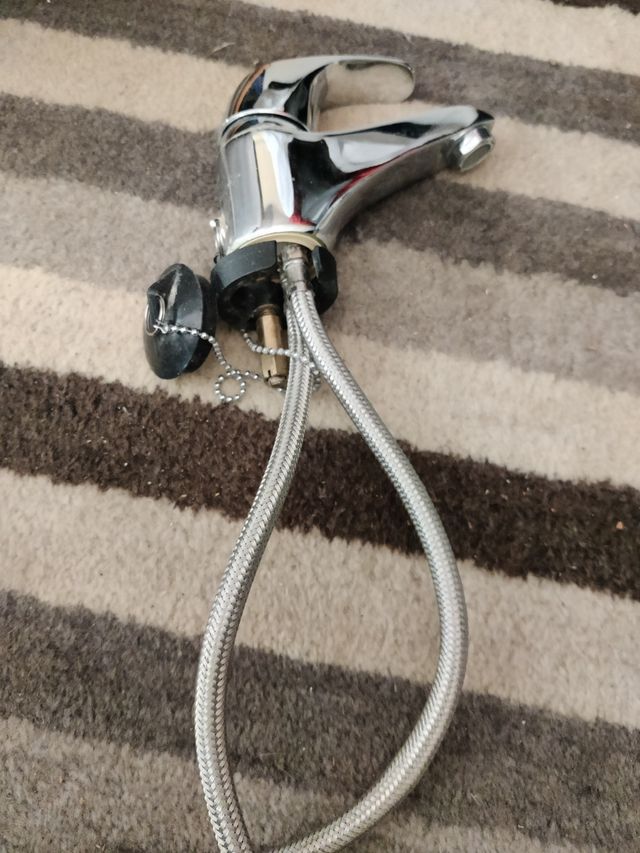 Grifo lavabo metálico plateado