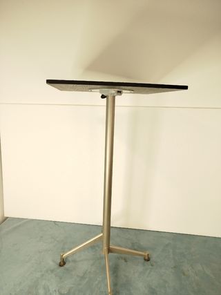 Mesa alta de diseño marca 
italiana