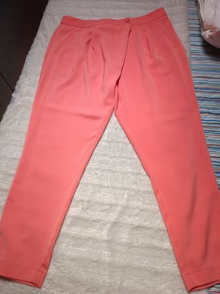 Pantalón fluido coral |talla L da como para una 46