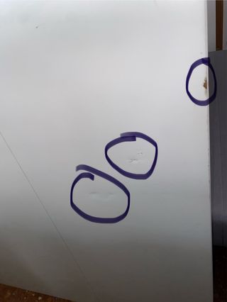 Litera blanca con estanterías y armario