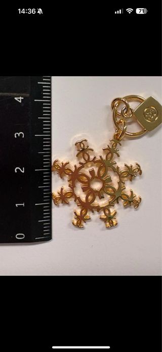 Charm Chanel fiocco di neve colore oro