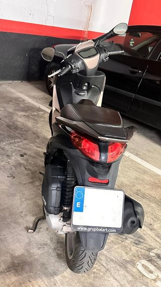 Piaggio Medley 125 ABS - Scooter - 2 cascos
