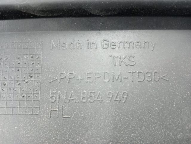 Moldura  trasera izquierda VW Tiguan II