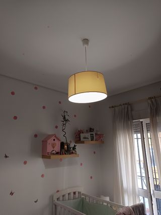 Lámpara infantil rosa lunares