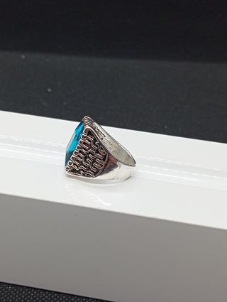 Anillo  chapado en plata con piedra azul hombre