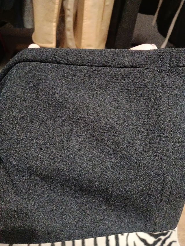 Mono negro con lazo y mangas transparentes