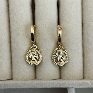 Pendientes dorados aro moneda