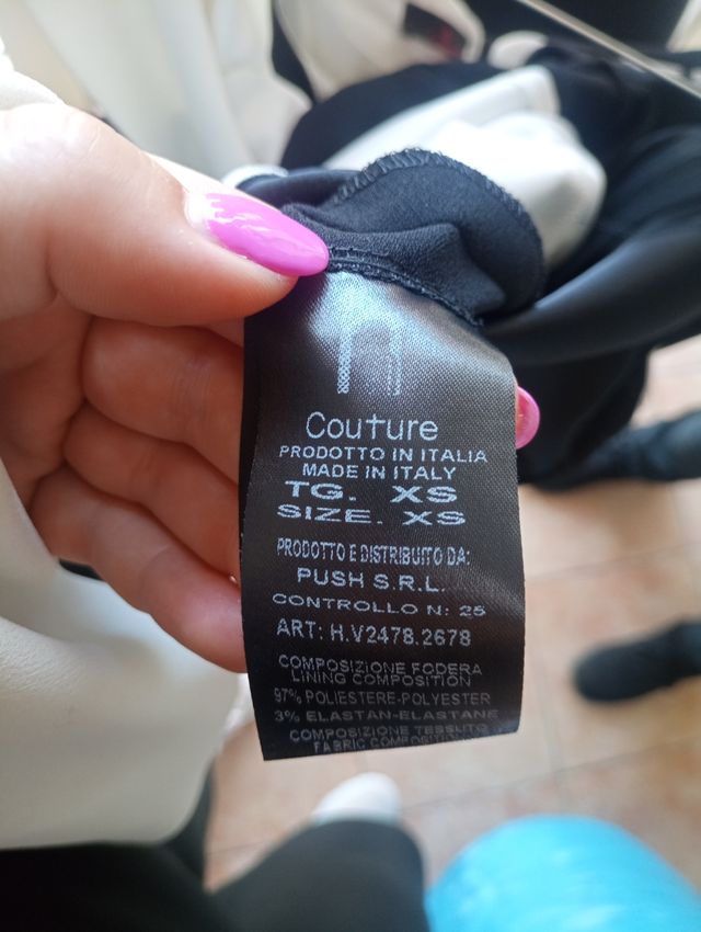 Tuta elegante bianco e nero