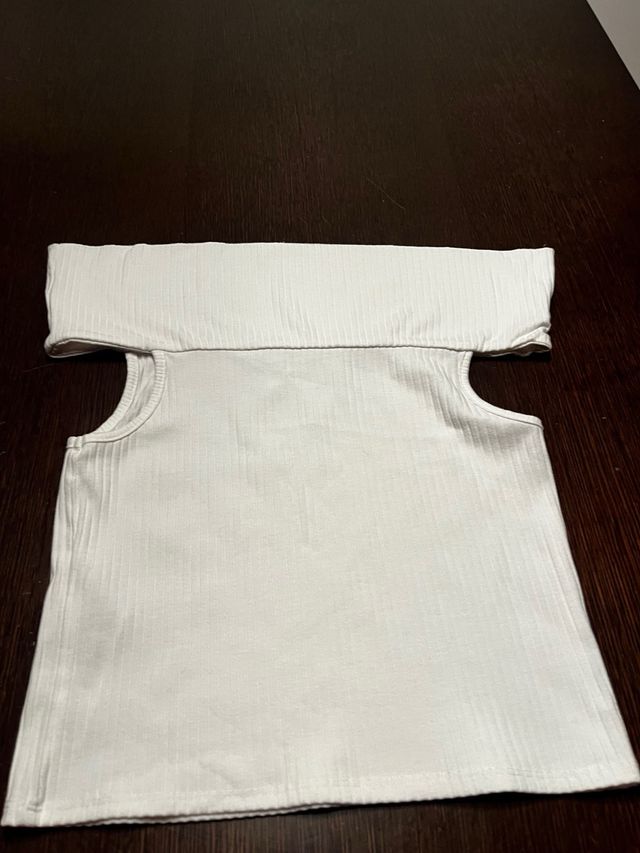 Mango: 2 Tops blanco y negro palabra de honor T-S