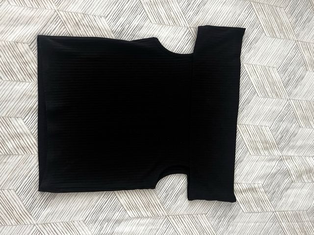 Mango: 2 Tops blanco y negro palabra de honor T-S