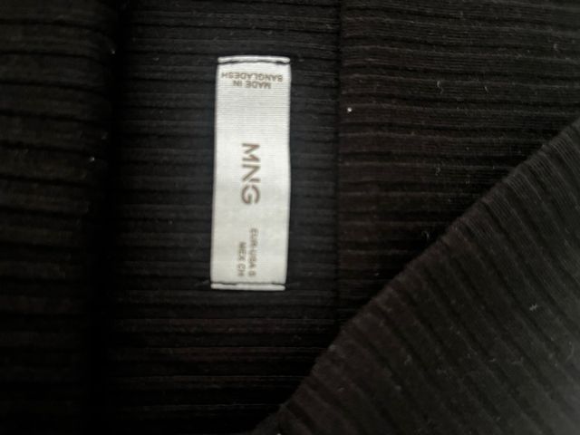 Mango: 2 Tops blanco y negro palabra de honor T-S