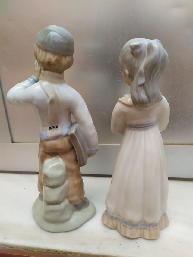 2 figuras x 5 € porcelana niño niña