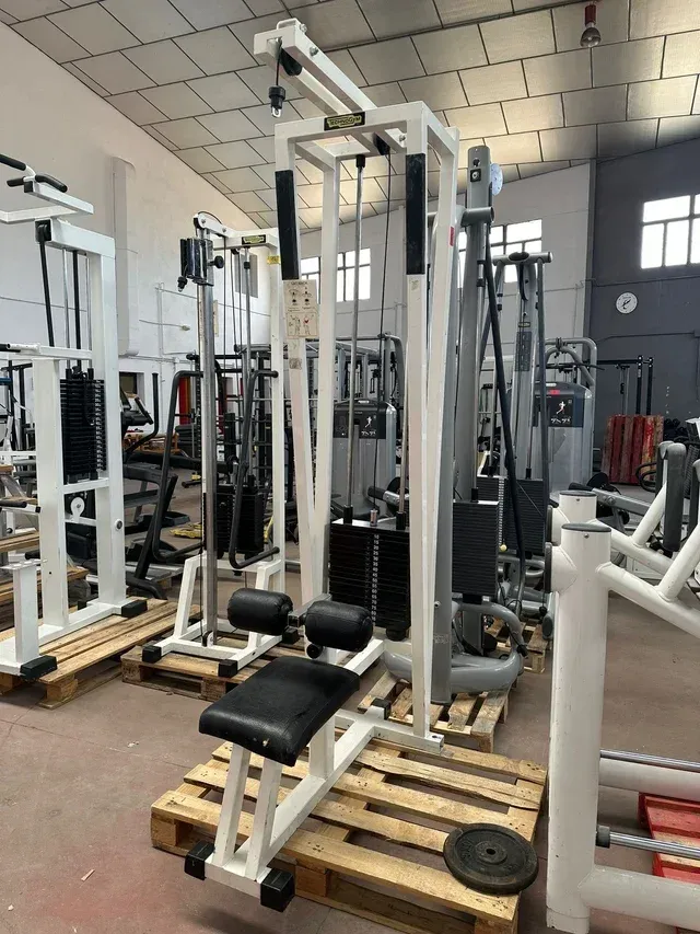 Máquina Jalón al Pecho Technogym