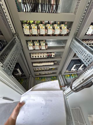 ELECTRICISTA: Se realizan labores de electrotecnia