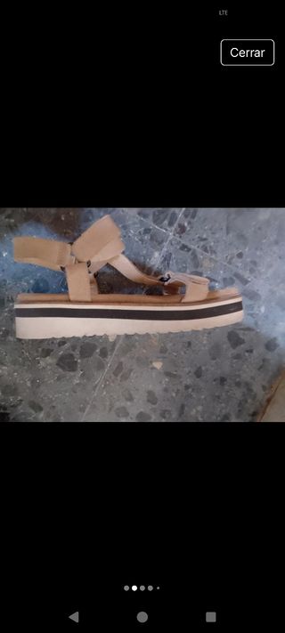 Sandalias planas beige verano