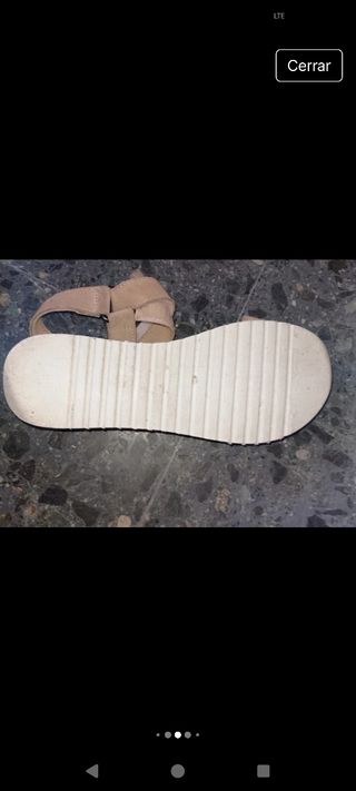 Sandalias planas beige verano