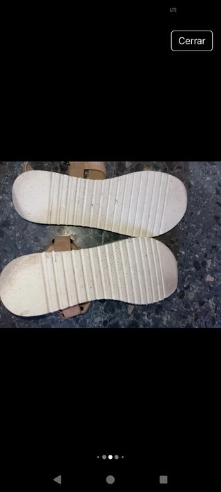 Sandalias planas beige verano