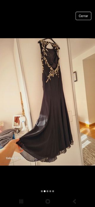 Vestido negro con pedreria dorado