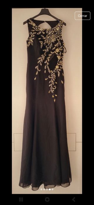 Vestido negro con pedreria dorado