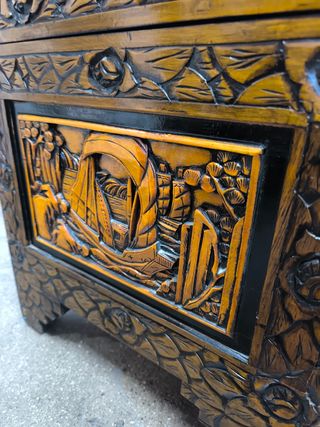 Baúl. Alcanfor. Asiatico. Tallado