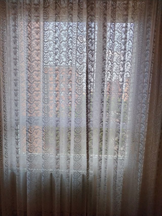 Cortinas blancas de encaje