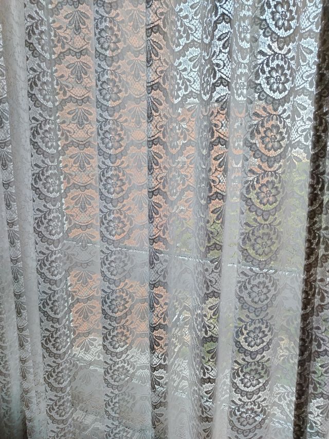 Cortinas blancas de encaje