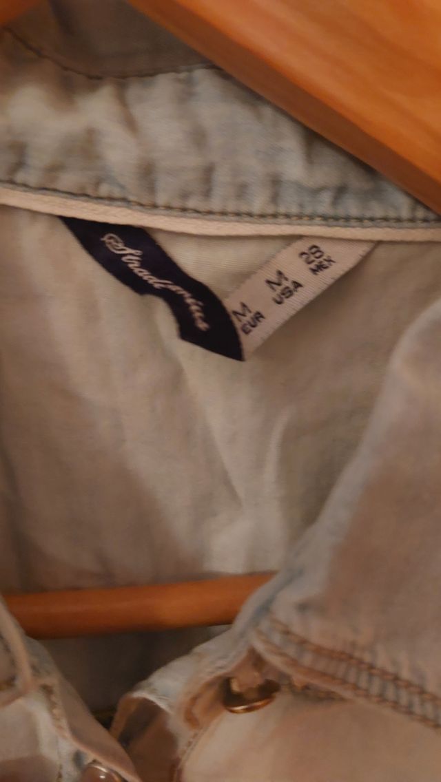 Blusa vaquera Stradivarius M