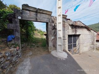 Terreno rústico con  estructura de piedra