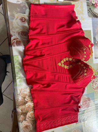 Corsetto rosso ricamato taglia 4