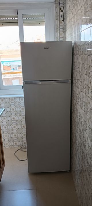 Nevera con frigorífico.