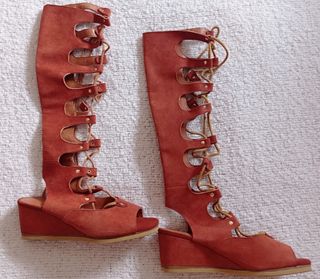 Sandalias altas, tipo romanas, Nuevas.